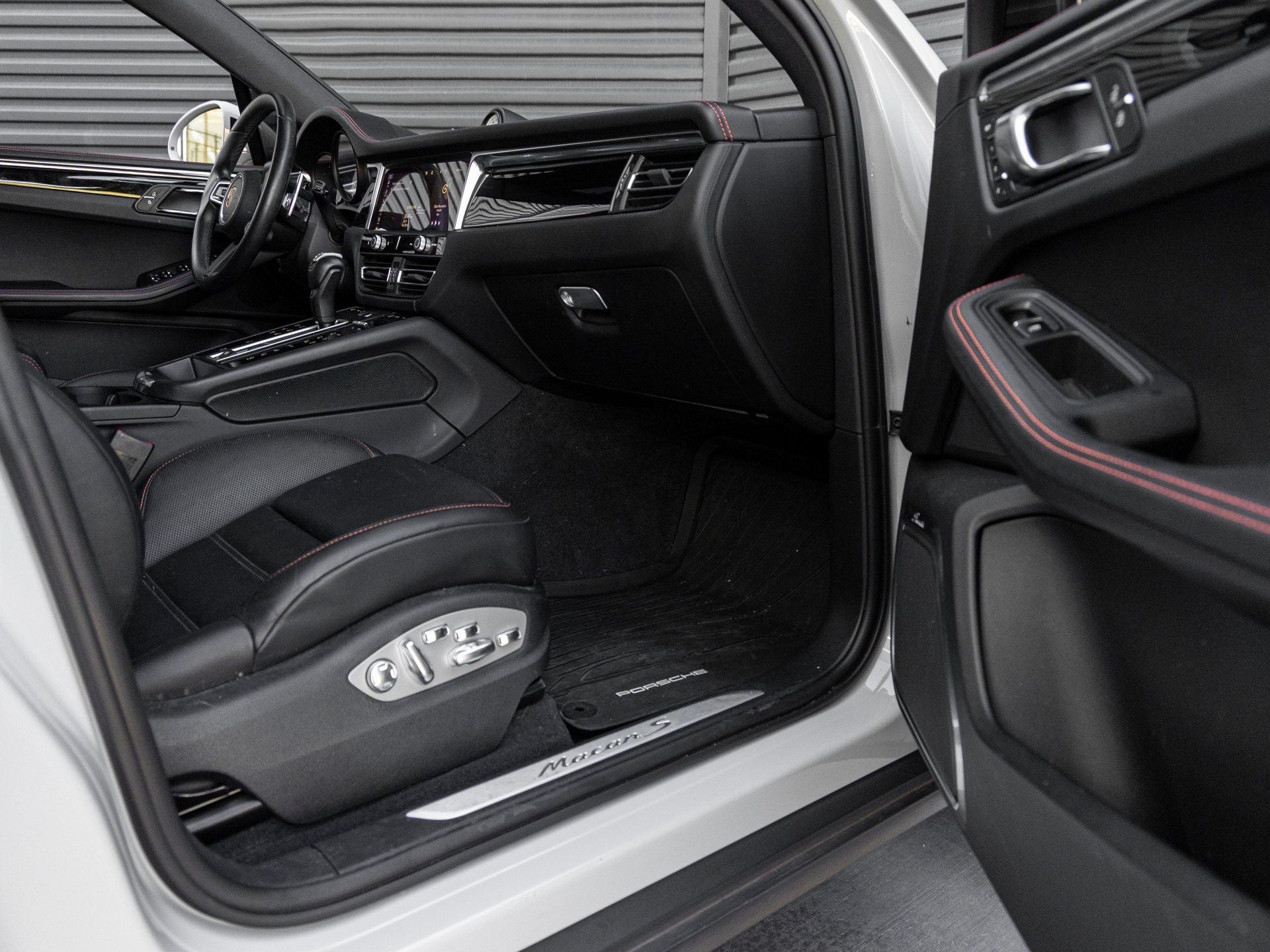 2023 Porsche Macan Macan S (MY23)