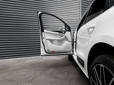 2026 Porsche Macan Macan S