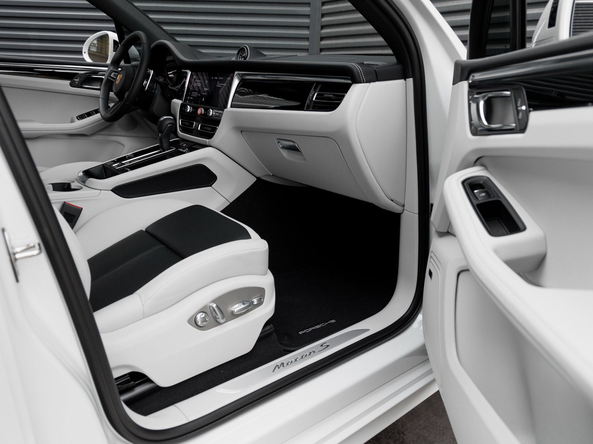 2026 Porsche Macan Macan S