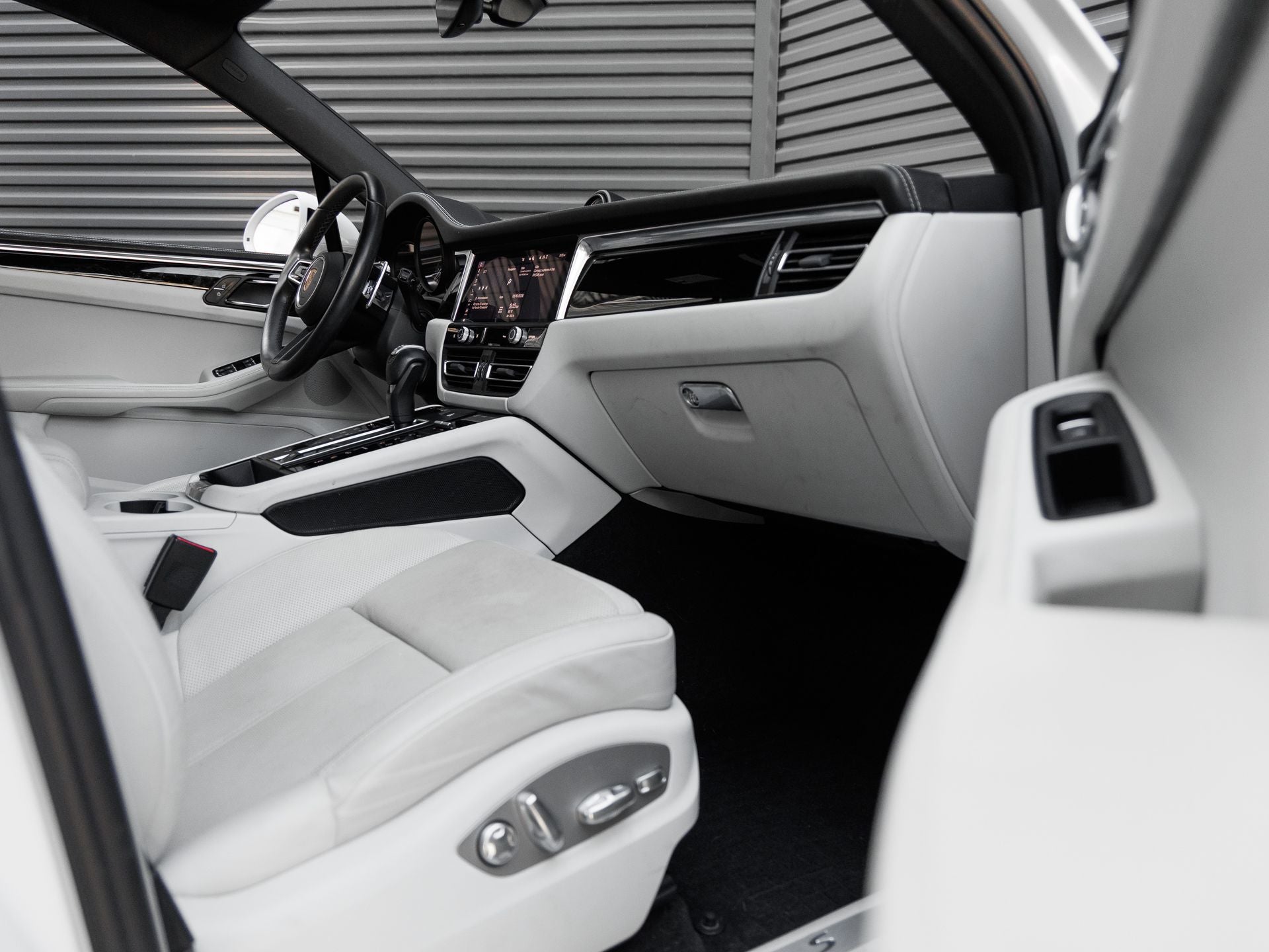 2022 Porsche Macan Macan S