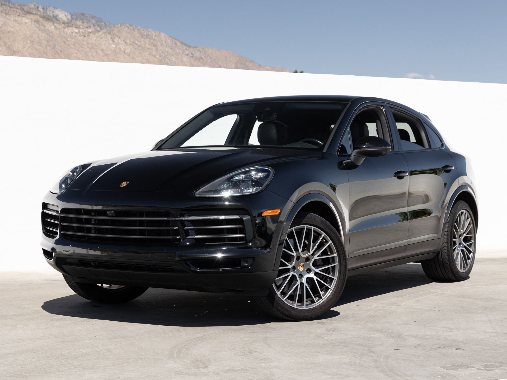 2022 Porsche Cayenne S's photo