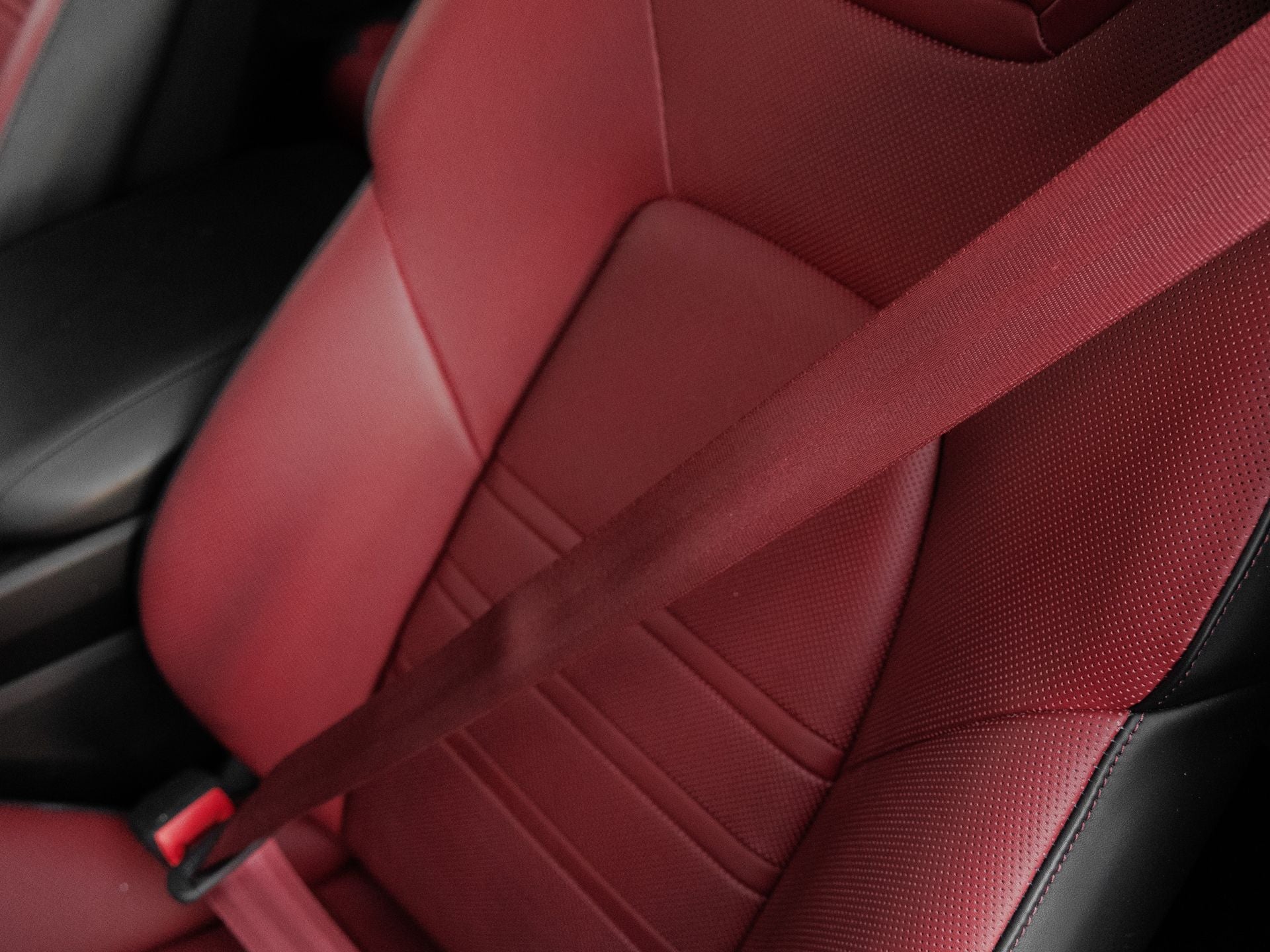 2025 Porsche Cayenne Coupe GTS