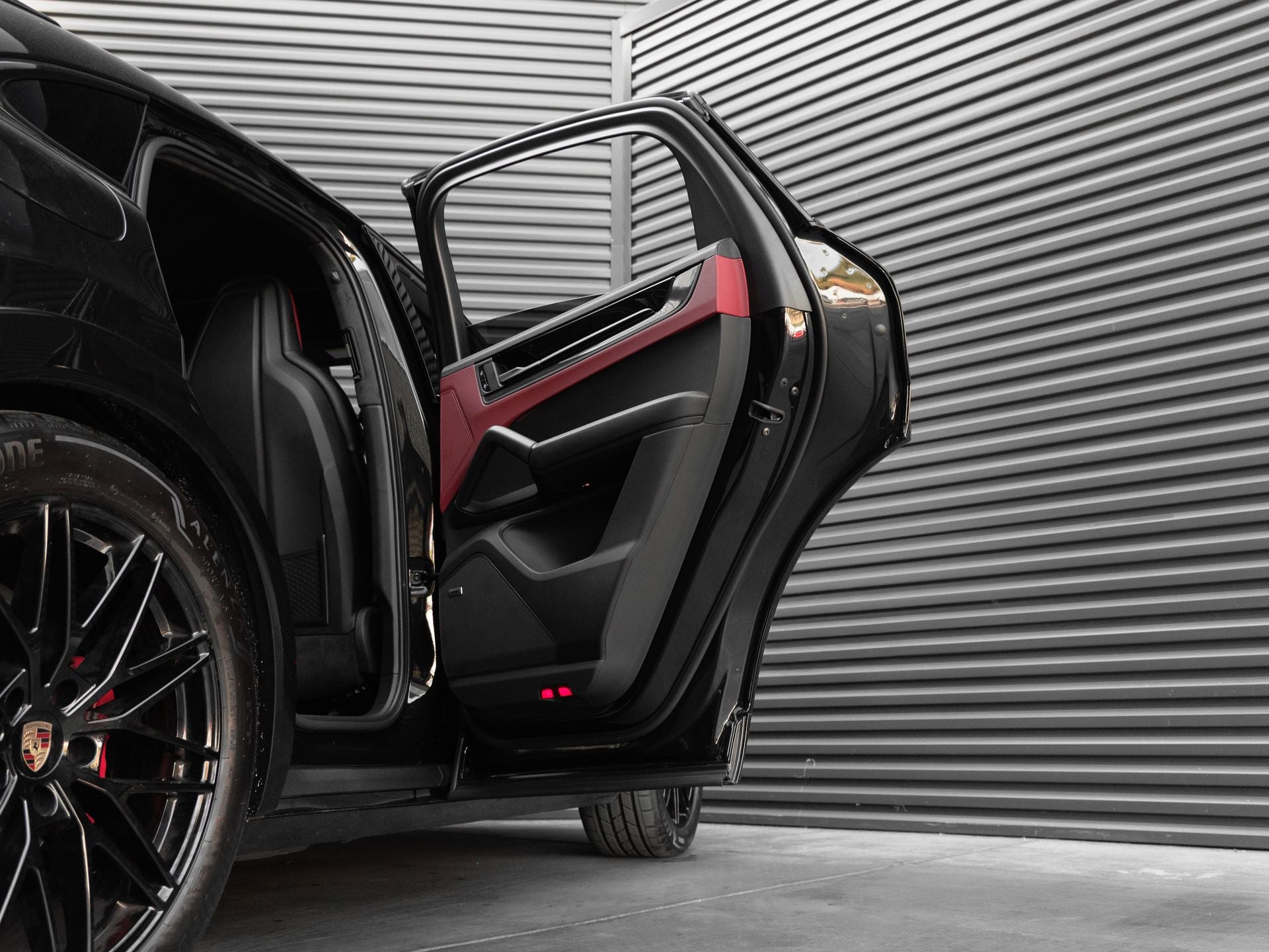 2025 Porsche Cayenne Coupe GTS