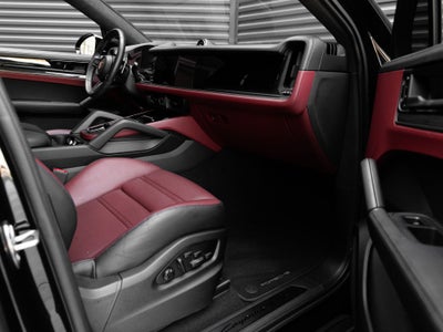 2025 Porsche Cayenne Coupe GTS