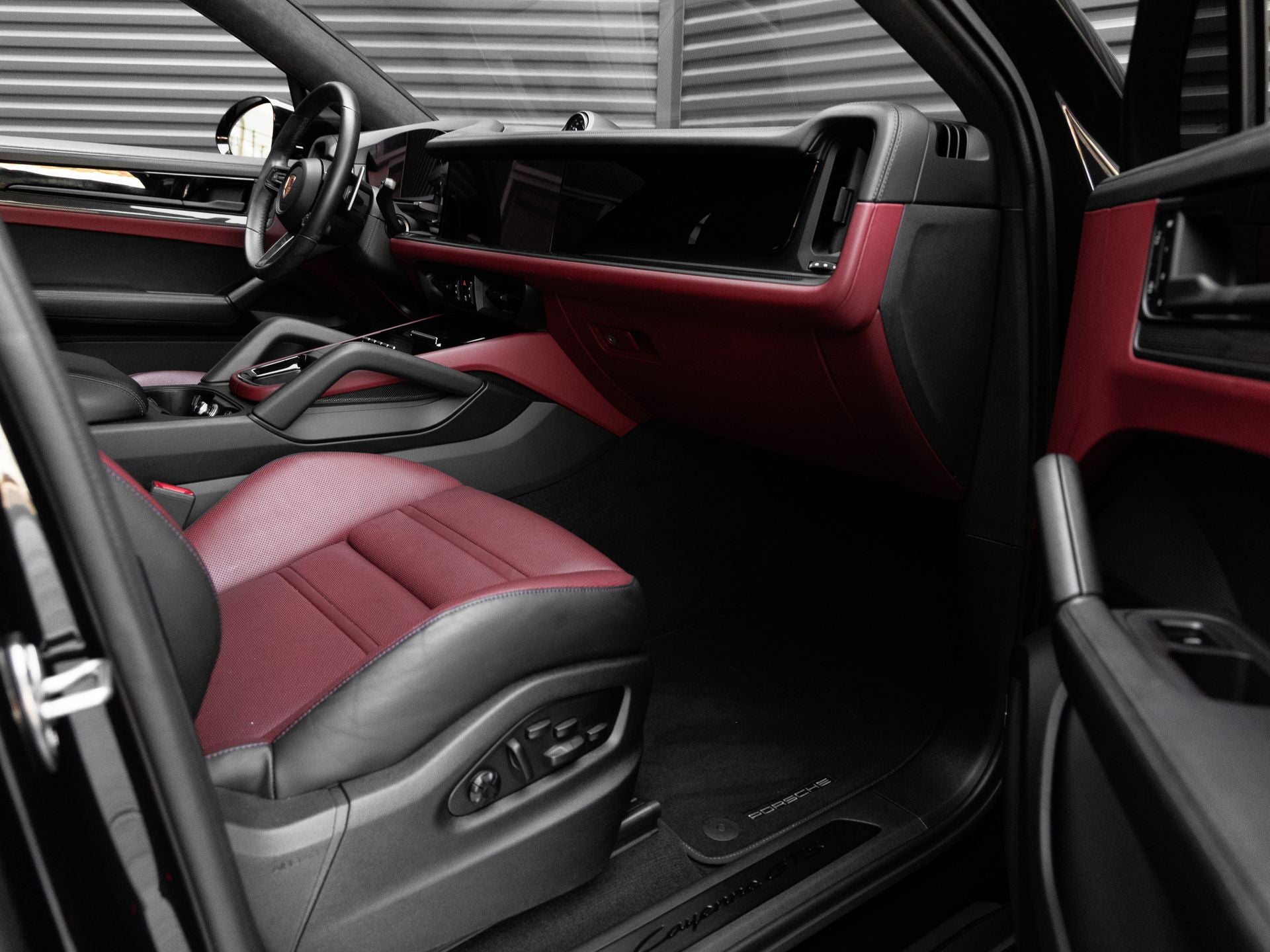 2025 Porsche Cayenne Coupe GTS