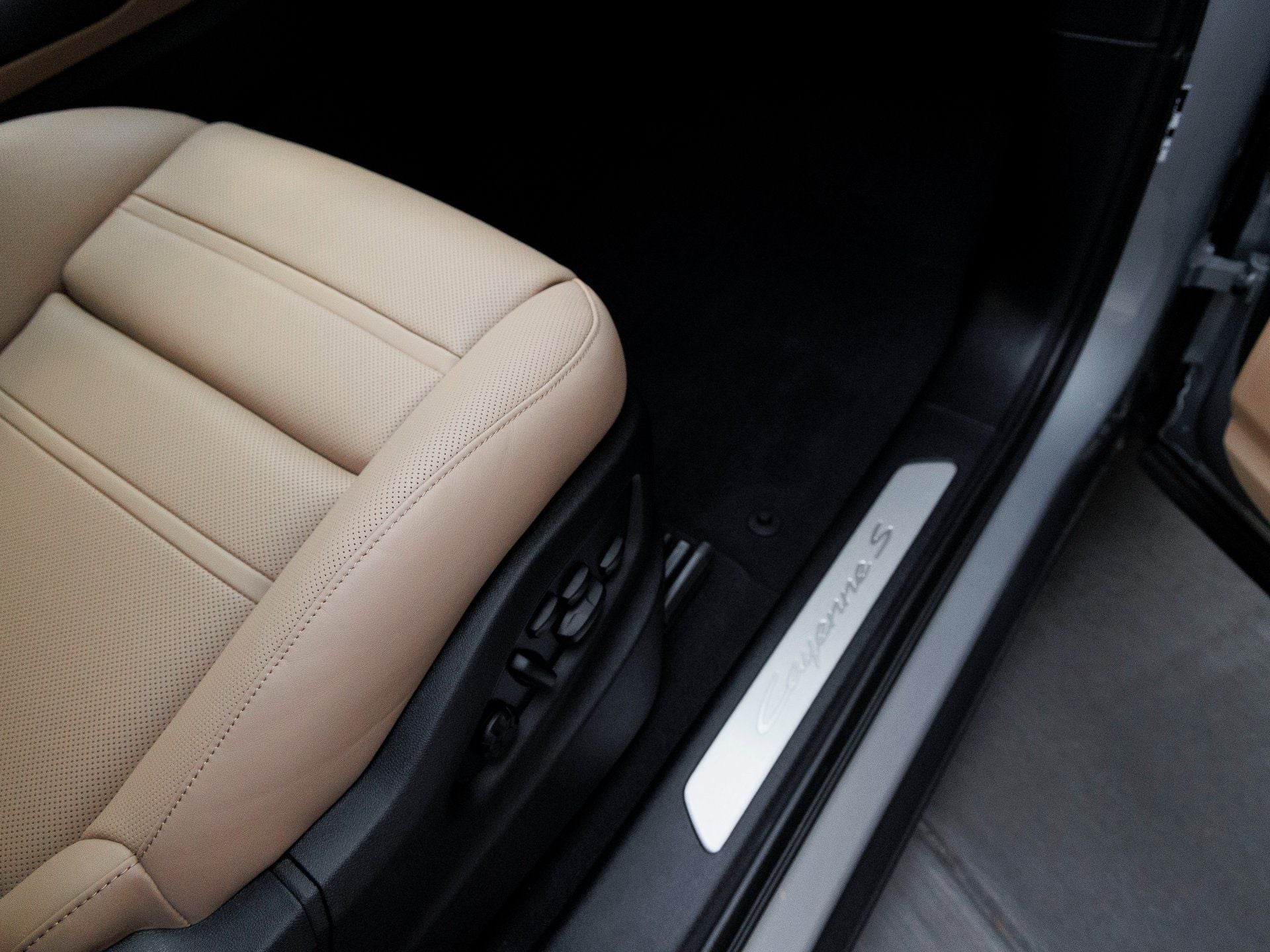 2025 Porsche Cayenne S Coupe