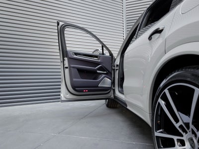 2025 Porsche Cayenne Cayenne Turbo E-Hybrid Coupe