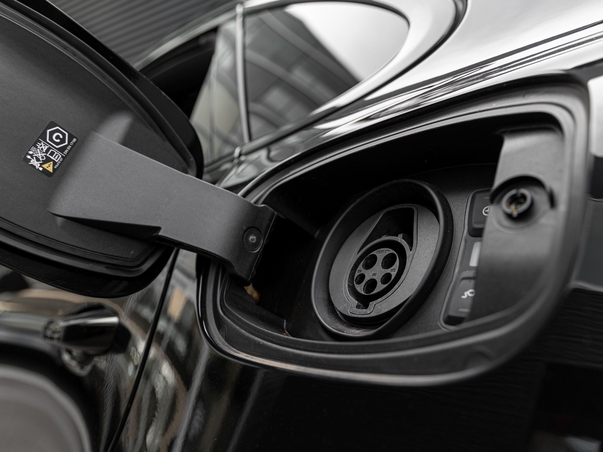 2025 Porsche Cayenne S E-Hybrid Coupe