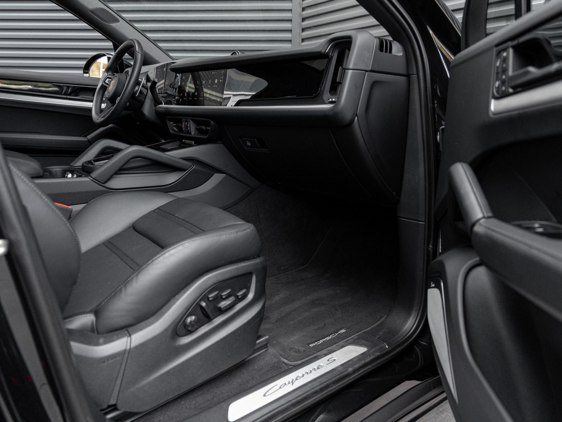 2025 Porsche Cayenne S E-Hybrid Coupe