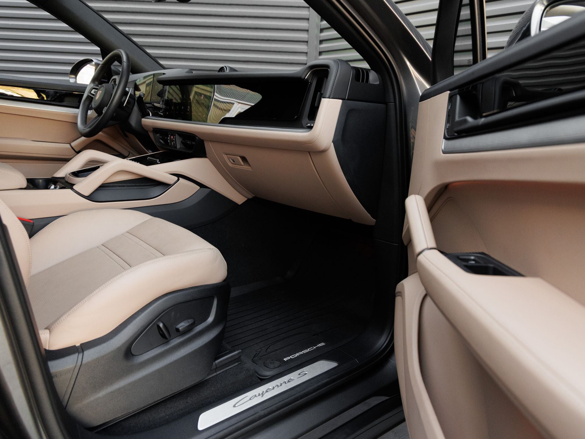2025 Porsche Cayenne Cayenne S E-Hybrid Coupe