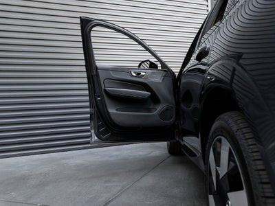 2024 Volvo XC60 Recharge Plug-In Hybrid T8 Plus Dark Theme