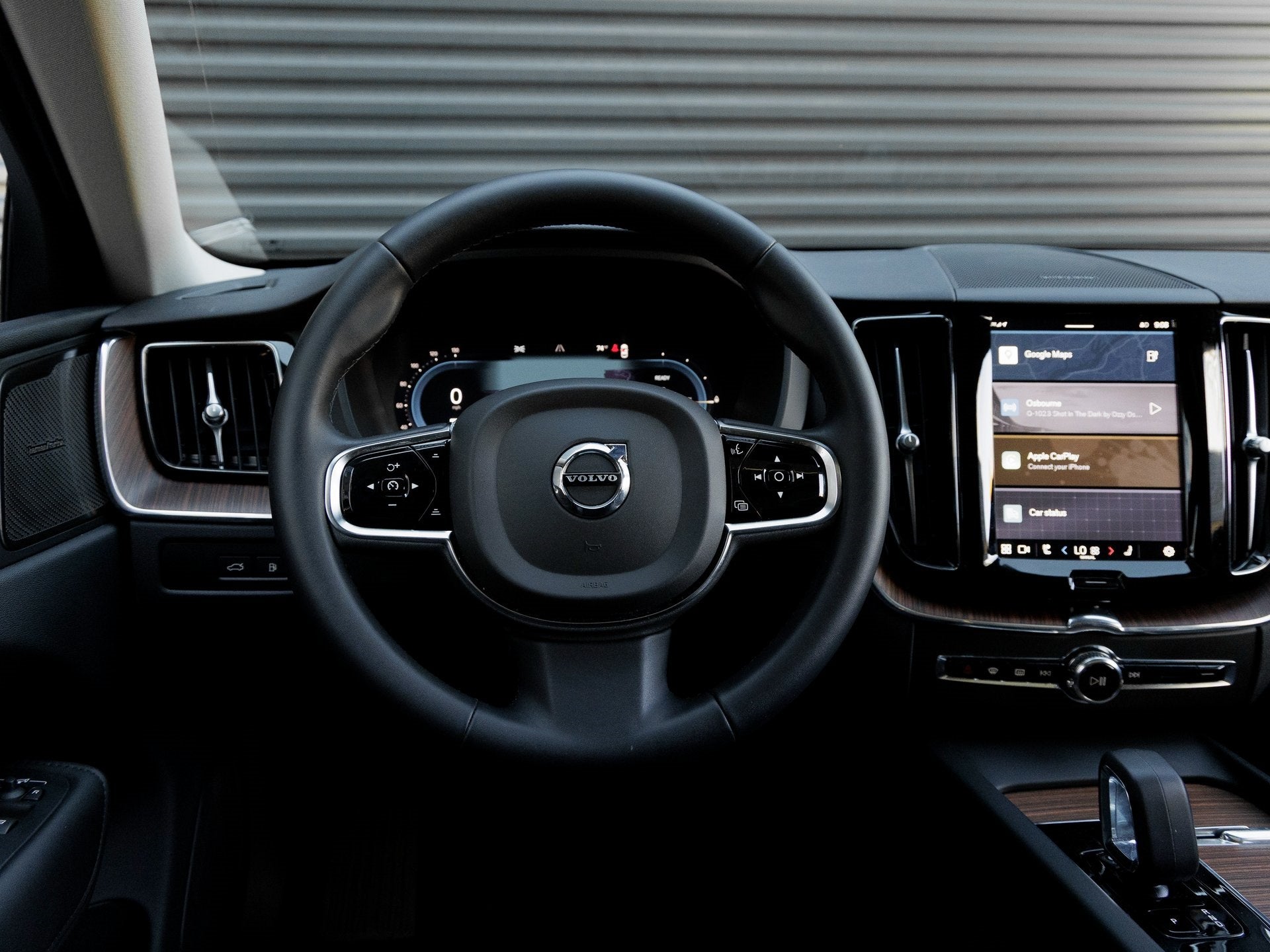 2024 Volvo XC60 Recharge Plug-In Hybrid T8 Plus Dark Theme