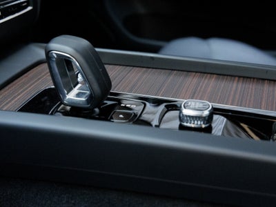 2024 Volvo XC60 Recharge Plug-In Hybrid T8 Plus Dark Theme