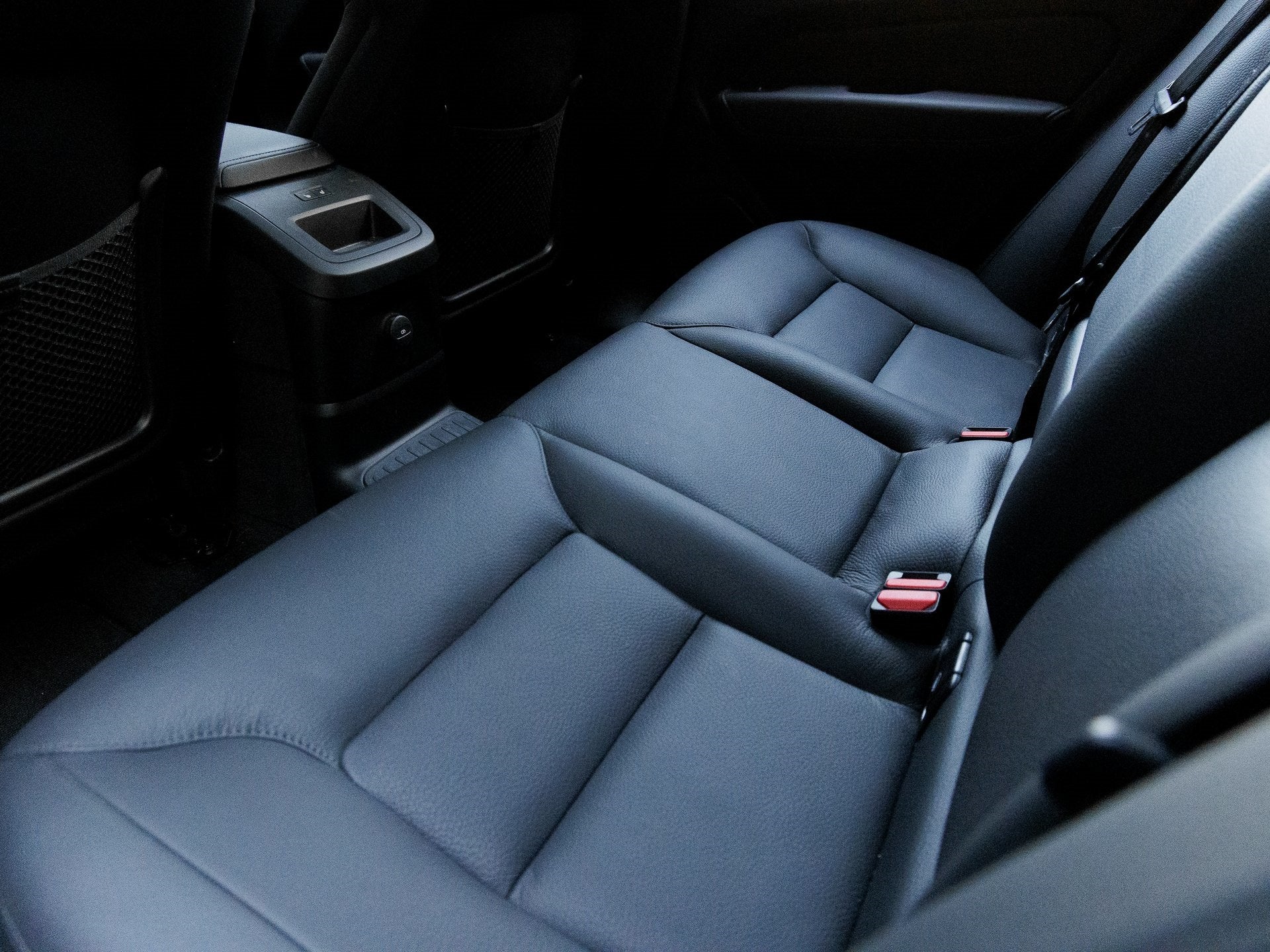 2024 Volvo XC60 Recharge Plug-In Hybrid T8 Plus Dark Theme