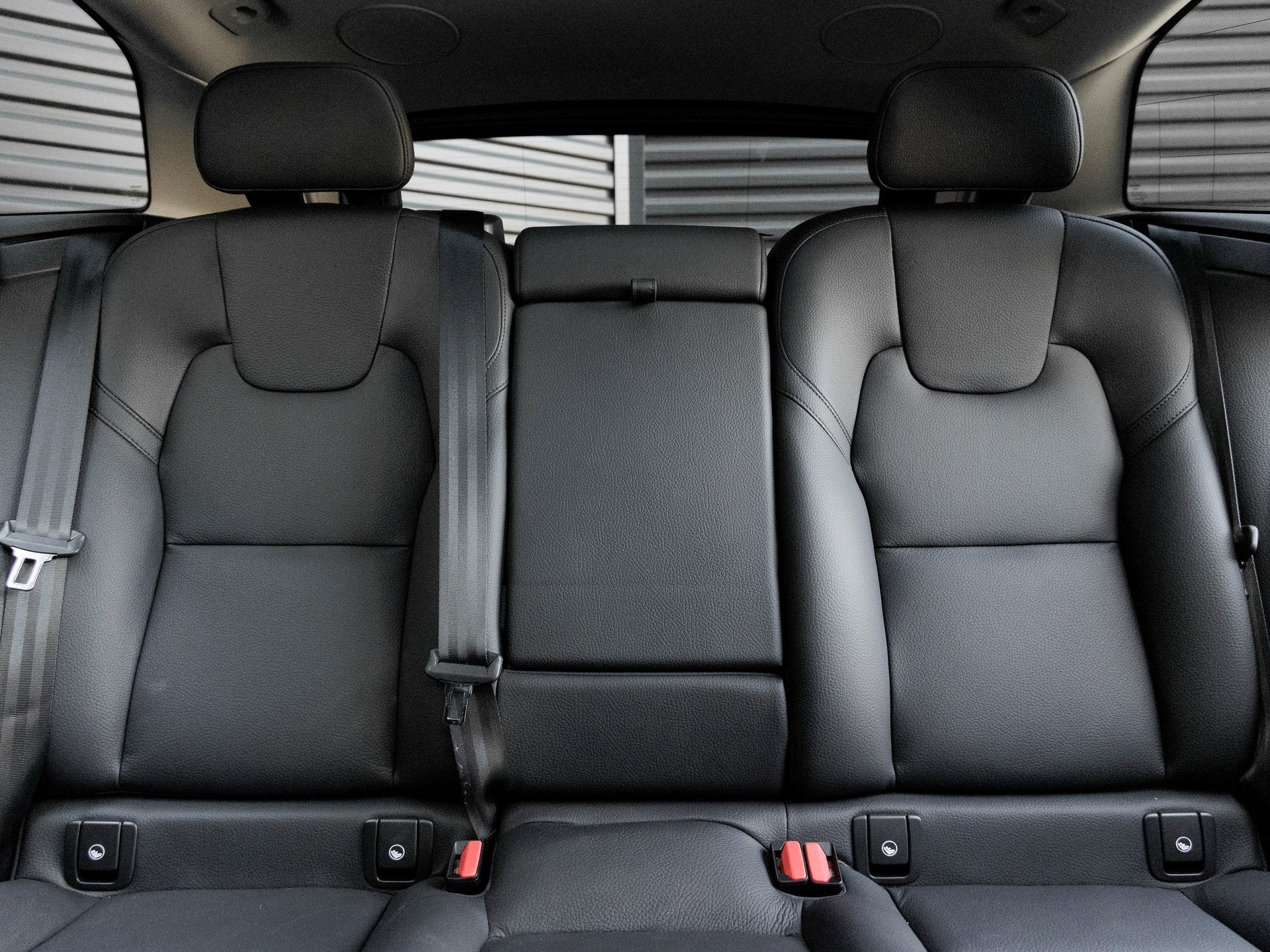 2024 Volvo XC60 Recharge Plug-In Hybrid T8 Plus Dark Theme