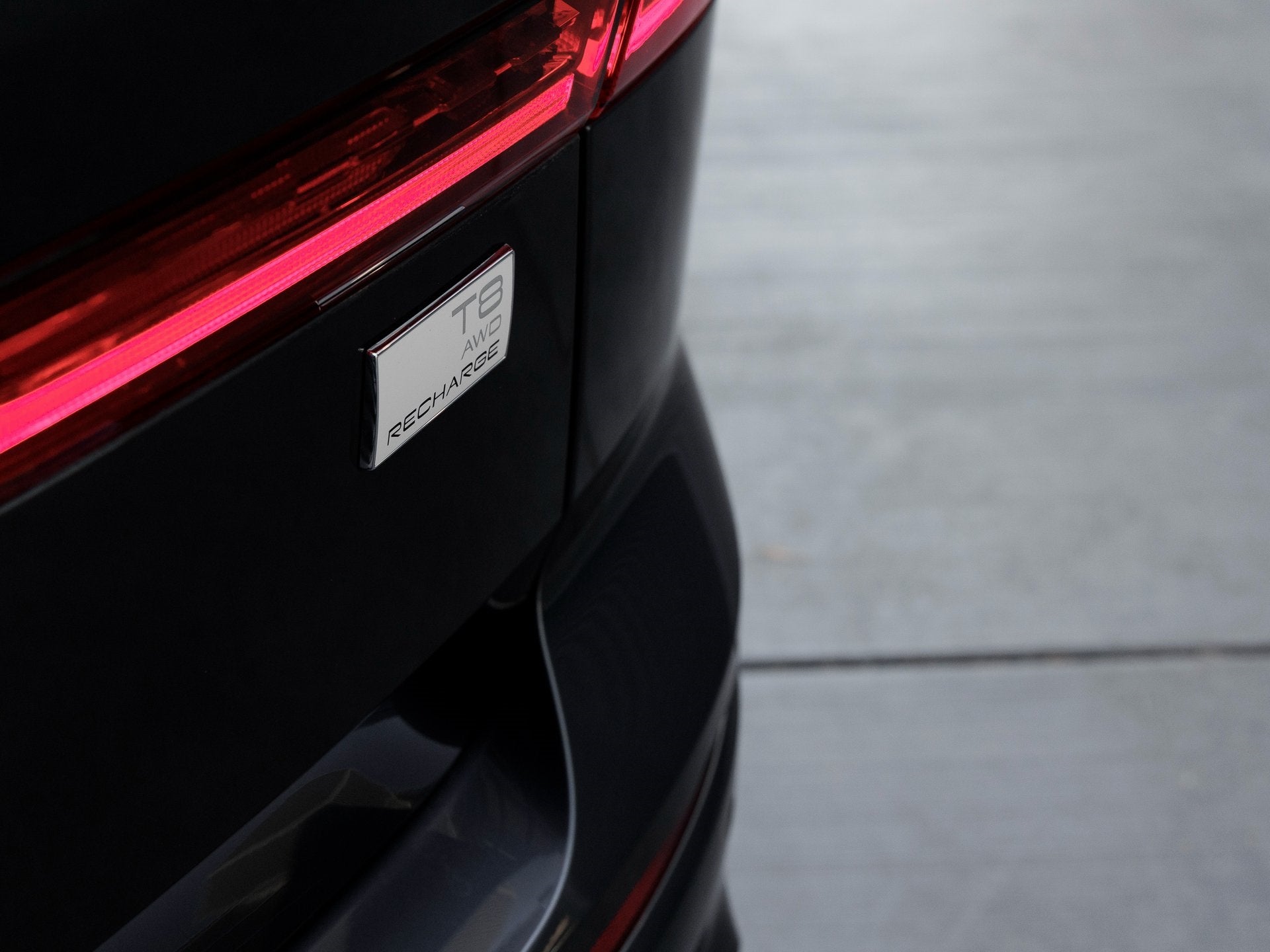 2024 Volvo XC60 Recharge Plug-In Hybrid T8 Plus Dark Theme