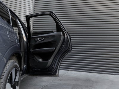 2024 Volvo XC60 Recharge Plug-In Hybrid T8 Plus Dark Theme