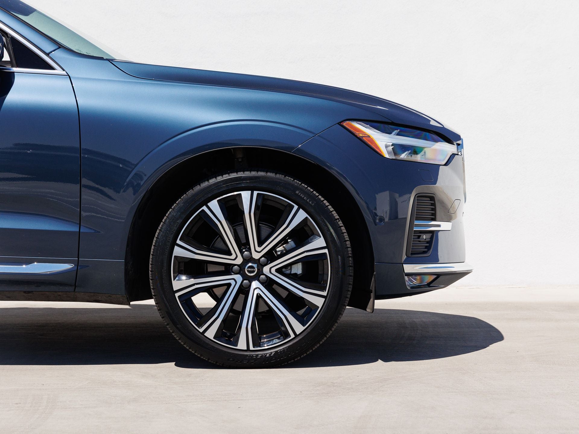 2023 Volvo XC60 B5 Ultimate Bright Theme