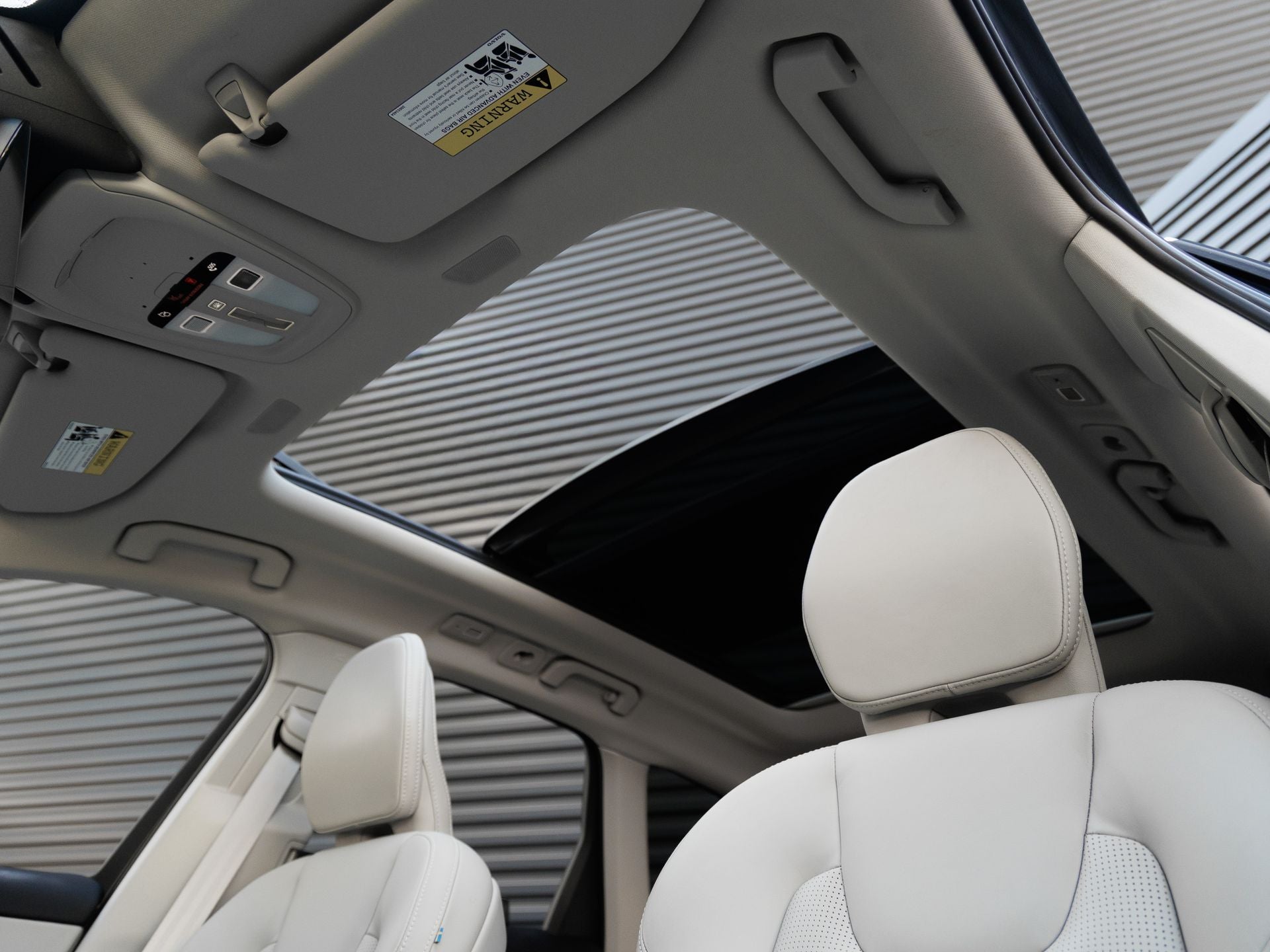 2023 Volvo XC60 B5 Ultimate Bright Theme