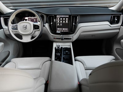 2023 Volvo XC60 B5 Ultimate Bright Theme