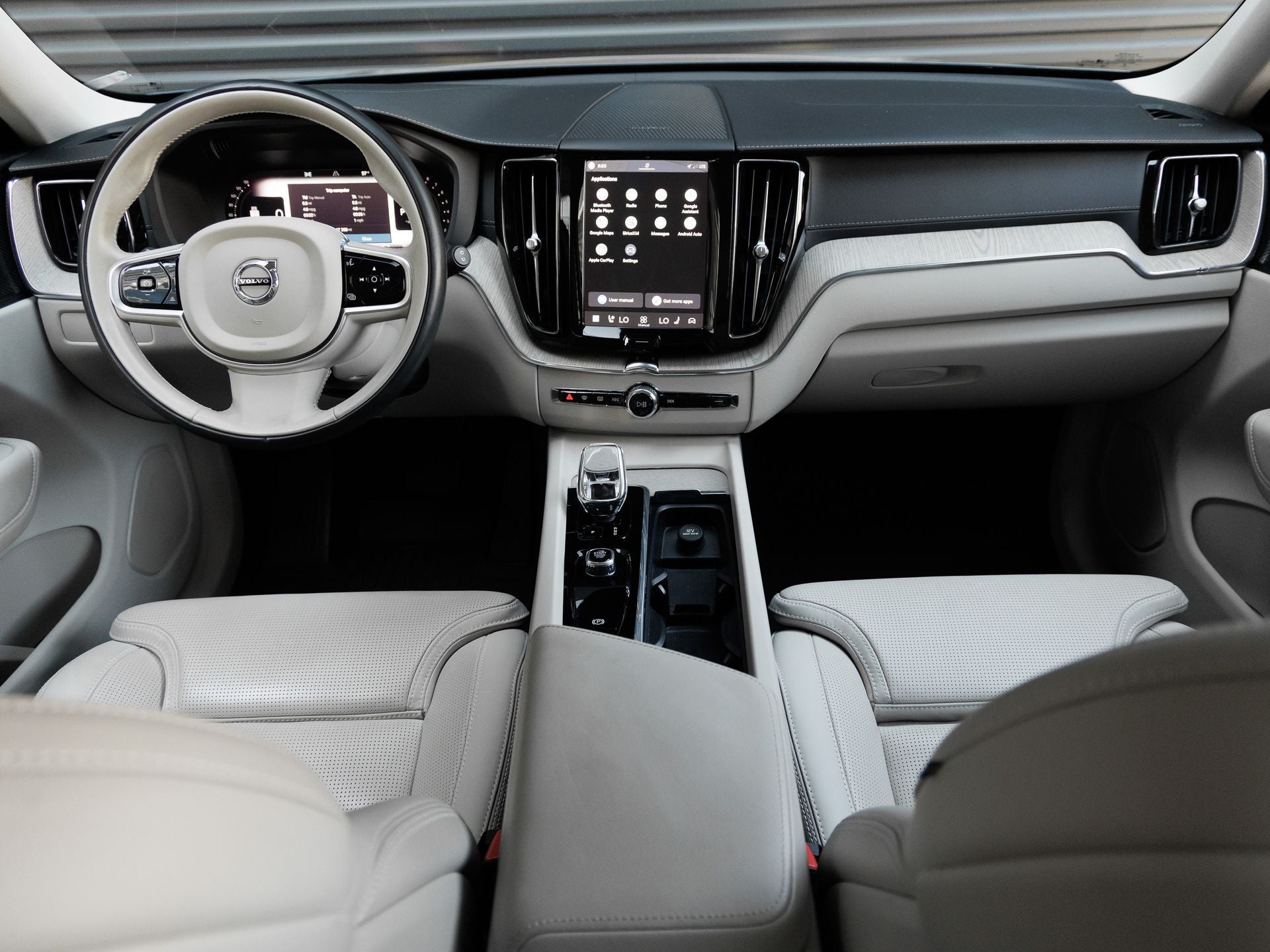 2023 Volvo XC60 B5 Ultimate Bright Theme