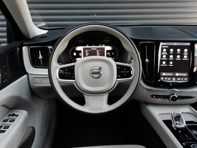 2023 Volvo XC60 B5 Ultimate Bright Theme