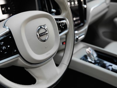 2023 Volvo XC60 B5 Ultimate Bright Theme