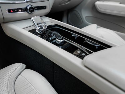 2023 Volvo XC60 B5 Ultimate Bright Theme