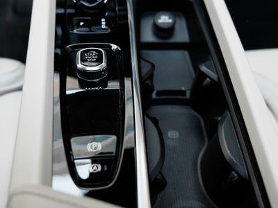 2023 Volvo XC60 B5 Ultimate Bright Theme