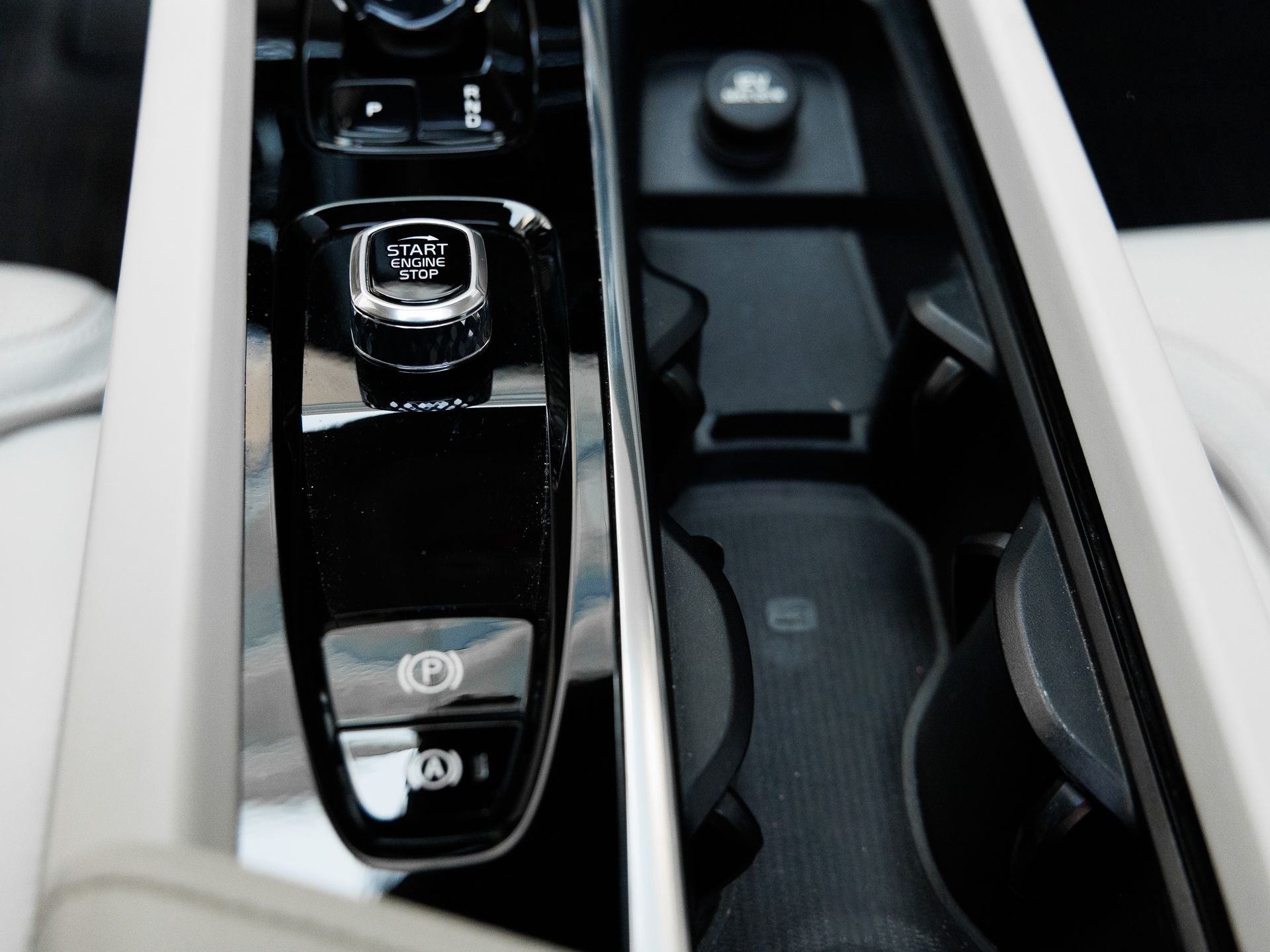 2023 Volvo XC60 B5 Ultimate Bright Theme