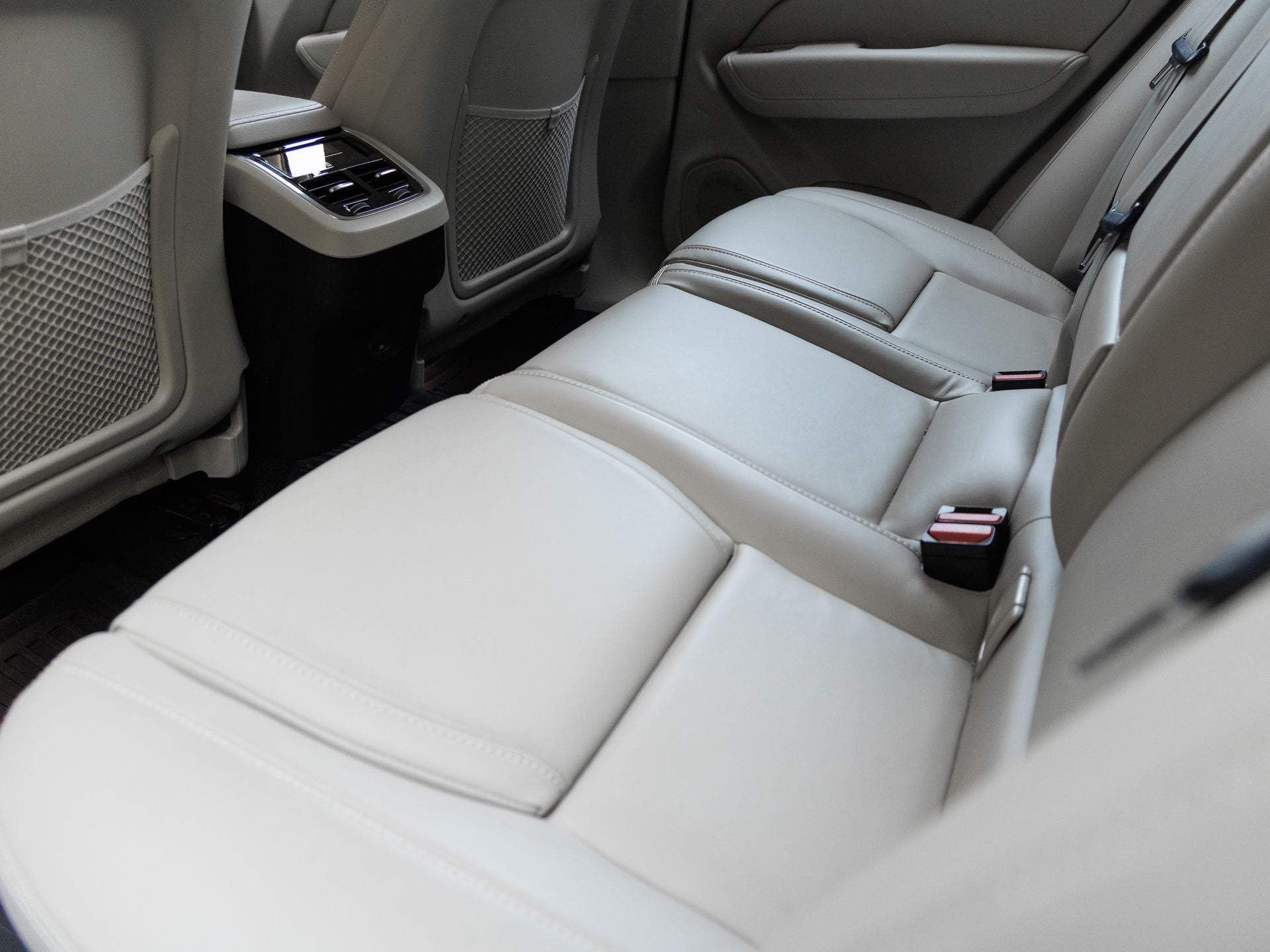 2023 Volvo XC60 B5 Ultimate Bright Theme