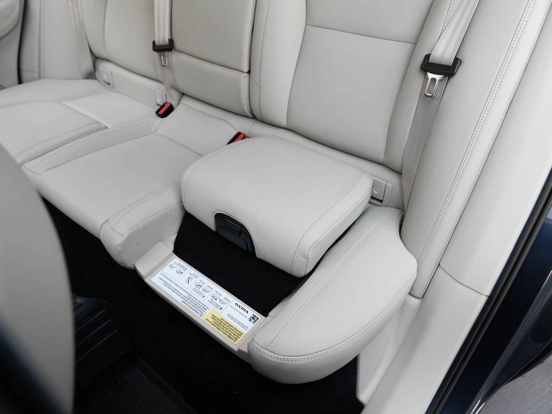2023 Volvo XC60 B5 Ultimate Bright Theme