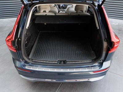 2023 Volvo XC60 B5 Ultimate Bright Theme