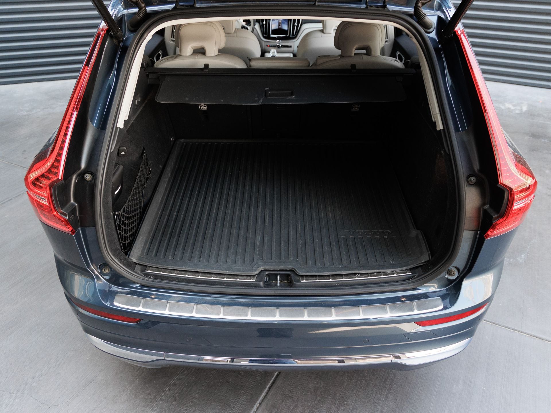 2023 Volvo XC60 B5 Ultimate Bright Theme