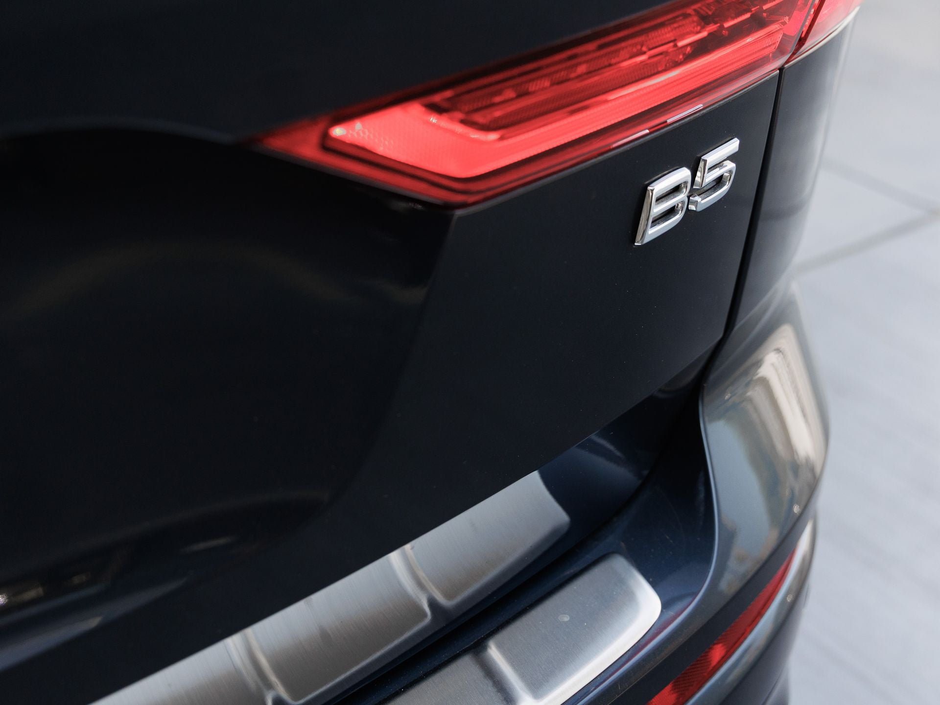 2023 Volvo XC60 B5 Ultimate Bright Theme