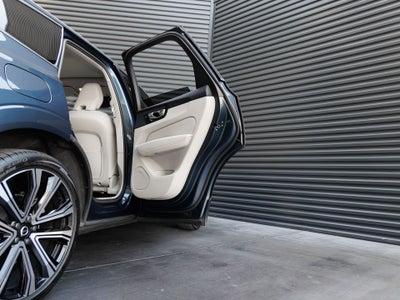 2023 Volvo XC60 B5 Ultimate Bright Theme