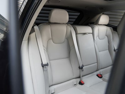2023 Volvo XC60 B5 Ultimate Bright Theme