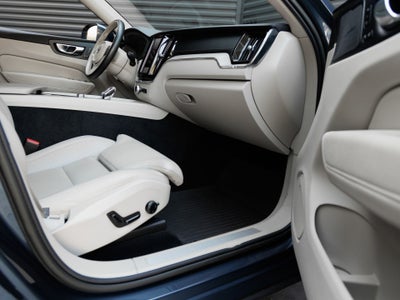 2023 Volvo XC60 B5 Ultimate Bright Theme