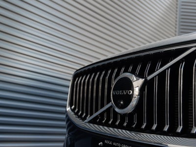 2023 Volvo XC60 B5 Ultimate Bright Theme