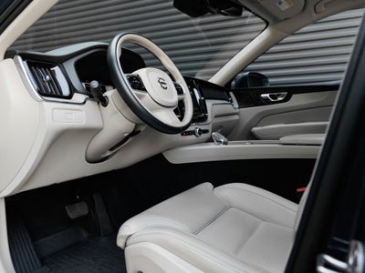2023 Volvo XC60 B5 Ultimate Bright Theme