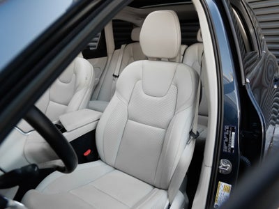2023 Volvo XC60 B5 Ultimate Bright Theme