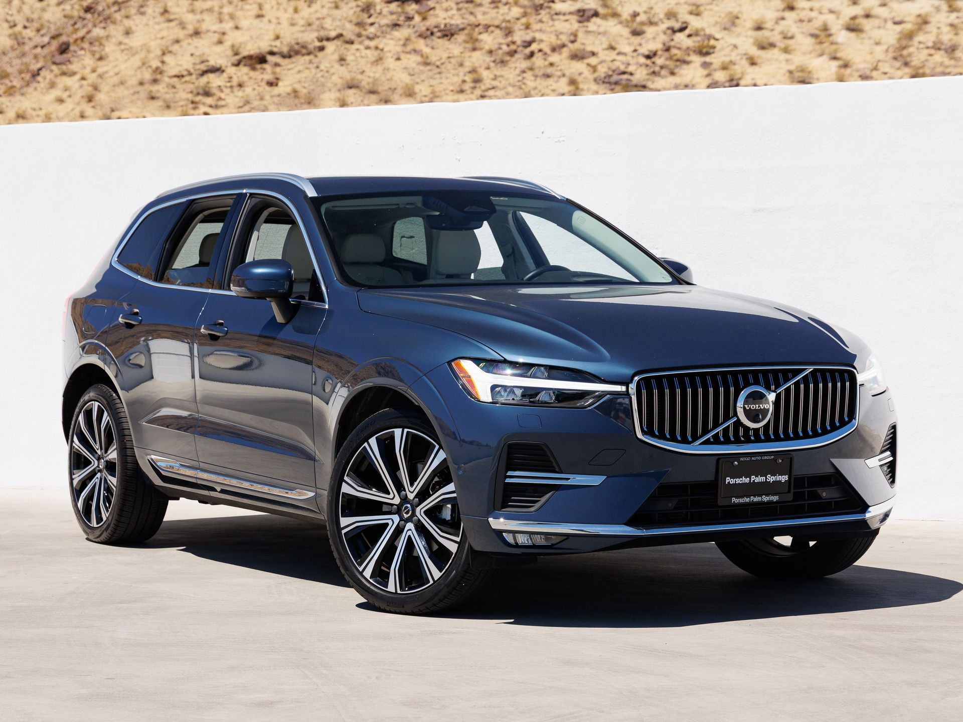 2023 Volvo XC60 B5 Ultimate Bright Theme