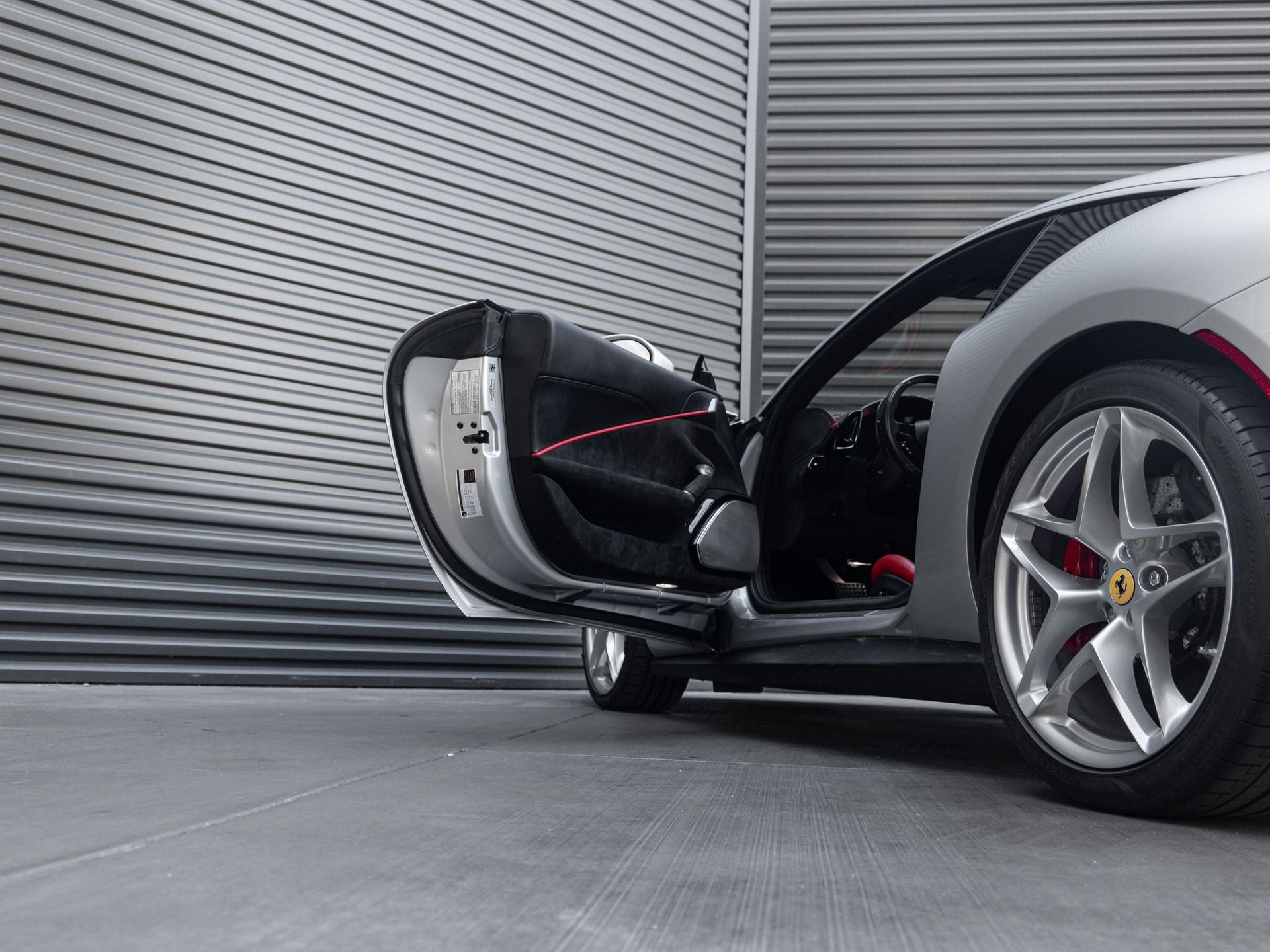 2021 Ferrari Roma Base