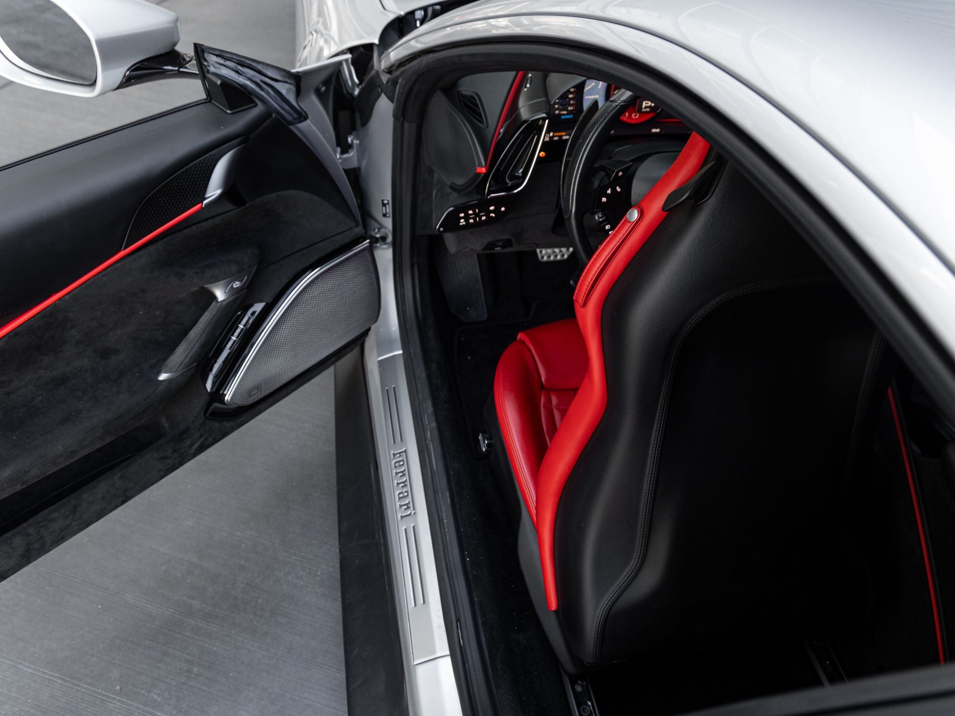 2021 Ferrari Roma Base