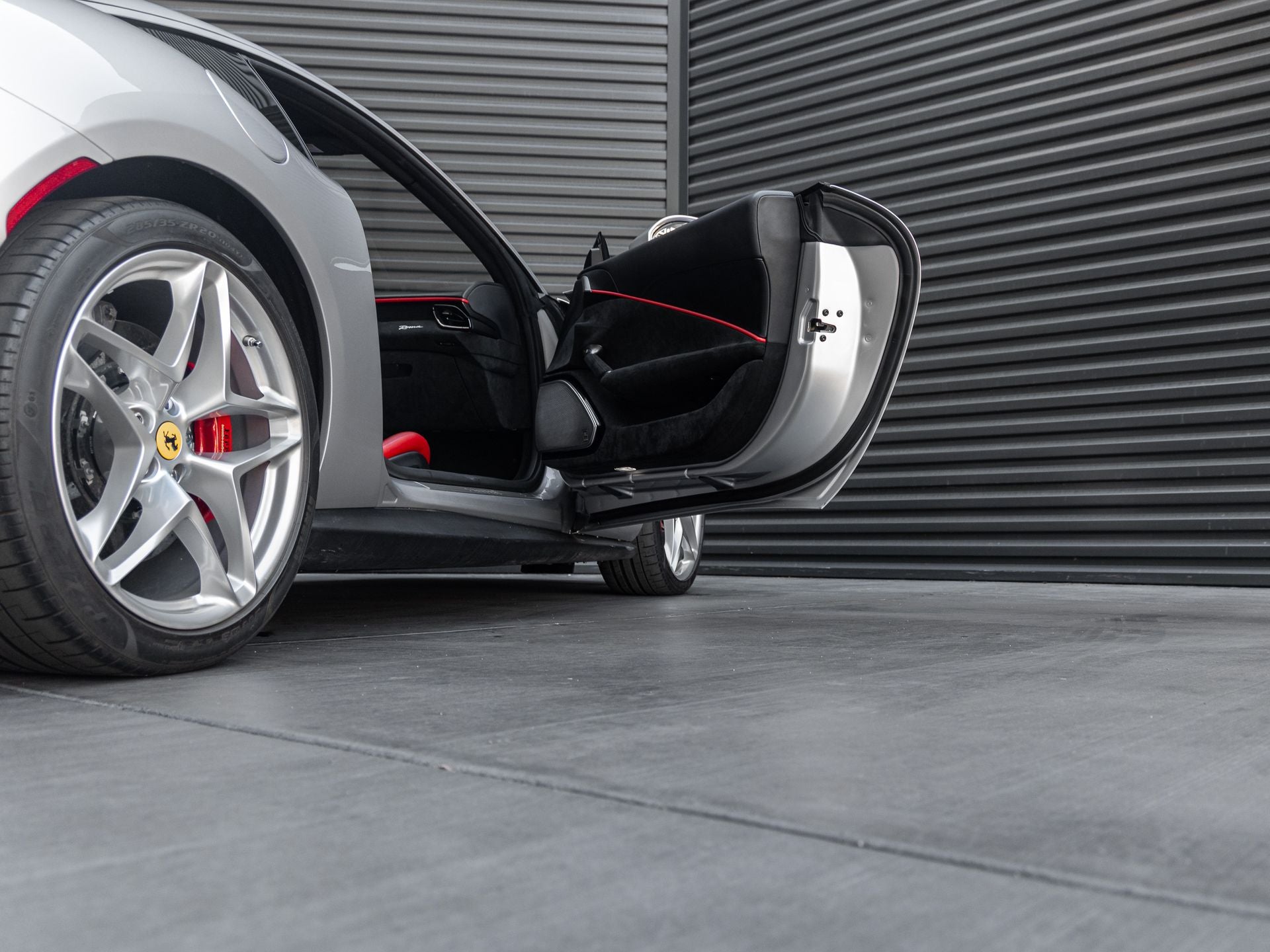 2021 Ferrari Roma Base